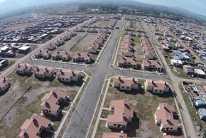 Entrega de viviendas en Localidad de Atocha