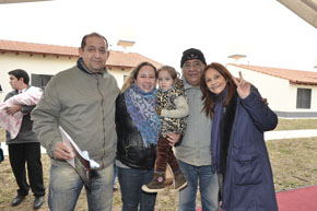 Entrega de viviendas en Localidad de Huaico