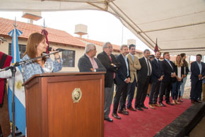 Entrega de viviendas en Localidad de Huaico
