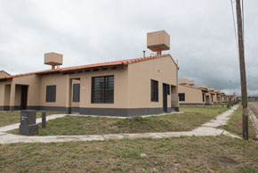 Entrega de viviendas en Localidad de Huaico