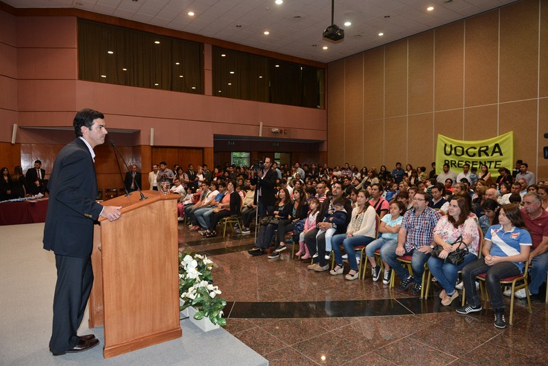 Entrega de viviendas en Huaico