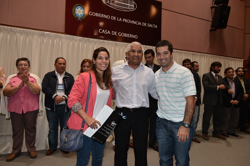 Entrega de viviendas en Huaico