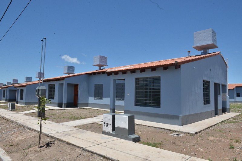 Entrega de viviendas en Huaico